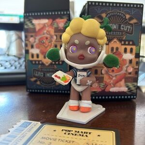 POP MART  Skullpanda Action! Cut! Series Figure (Musty Extra Actor)